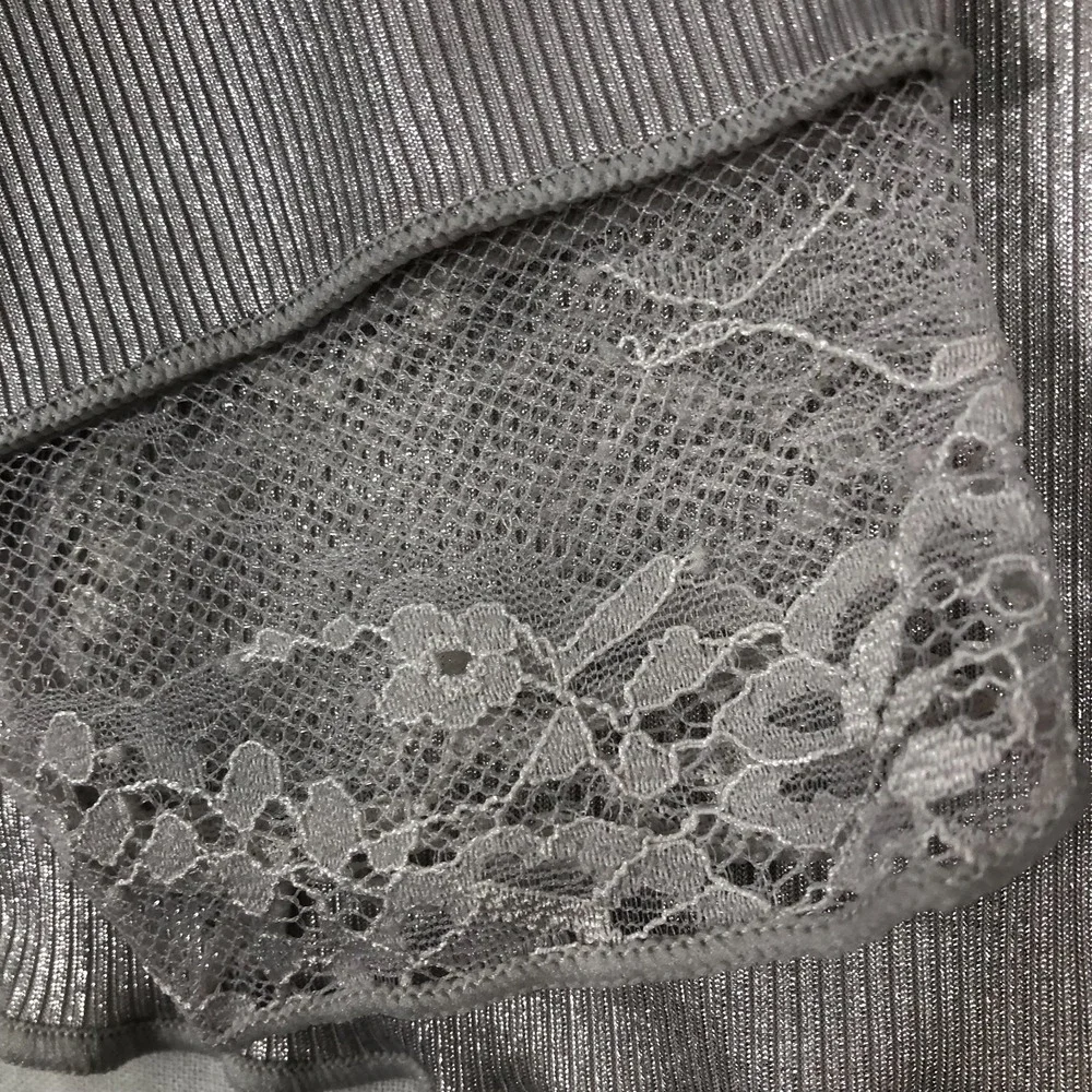 Jessica Simpson Blouse Women's Size 2X Silver Grey Metallic Lace Trim Ribbed Top - Picture 5 of 12
